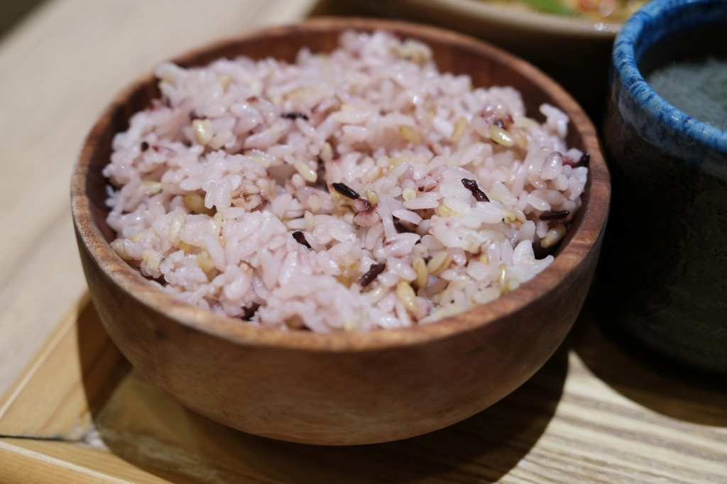 台中西區｜吃光食堂．以電影院為主題餐廳，美味的六宮格人套餐 @飛天璇的口袋