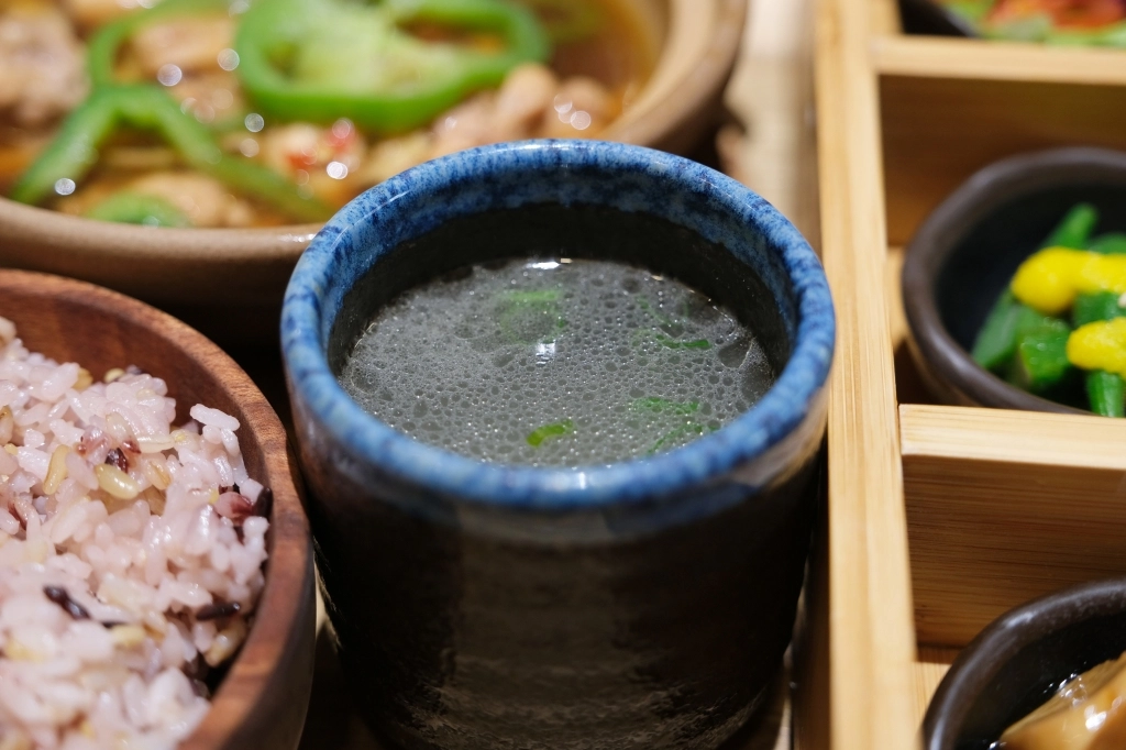 台中西區｜吃光食堂．以電影院為主題餐廳，美味的六宮格人套餐 @飛天璇的口袋