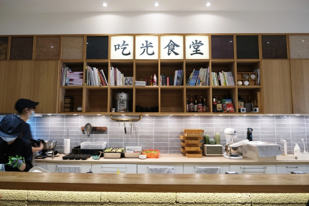 台中西區｜吃光食堂．以電影院為主題餐廳，美味的六宮格人套餐 @飛天璇的口袋