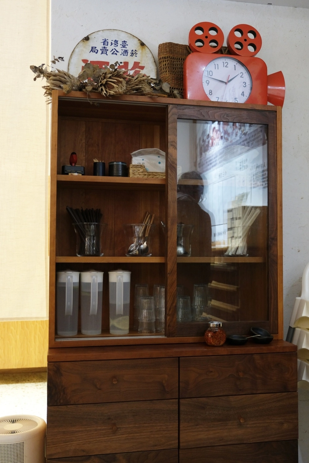 台中西區｜吃光食堂．以電影院為主題餐廳，美味的六宮格人套餐 @飛天璇的口袋