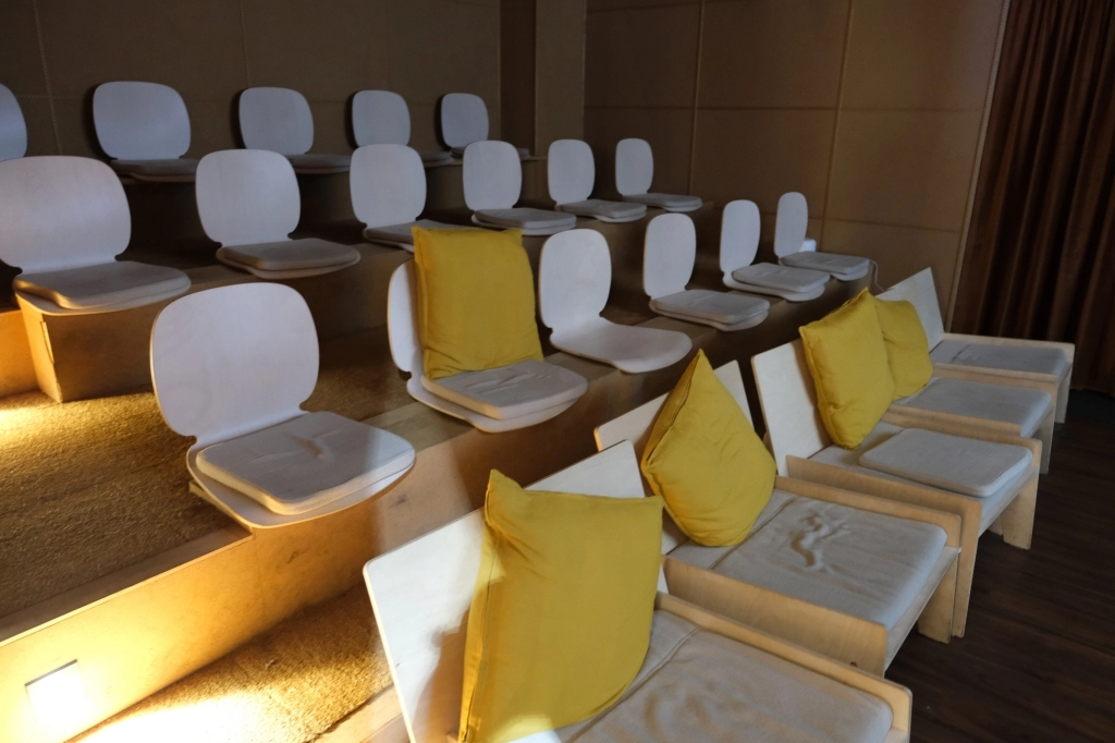 台中西區｜吃光食堂．以電影院為主題餐廳，美味的六宮格人套餐 @飛天璇的口袋