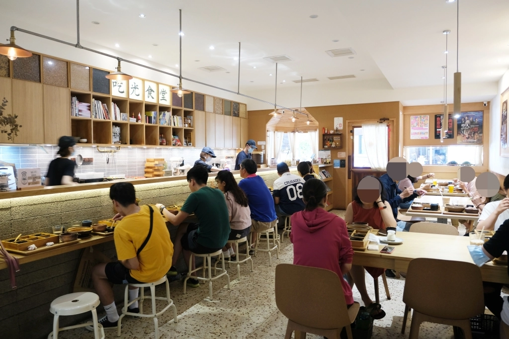 台中西區｜吃光食堂．以電影院為主題餐廳，美味的六宮格人套餐 @飛天璇的口袋