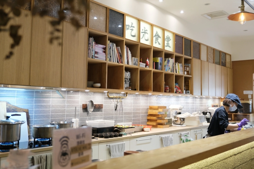 台中西區｜吃光食堂．以電影院為主題餐廳，美味的六宮格人套餐 @飛天璇的口袋