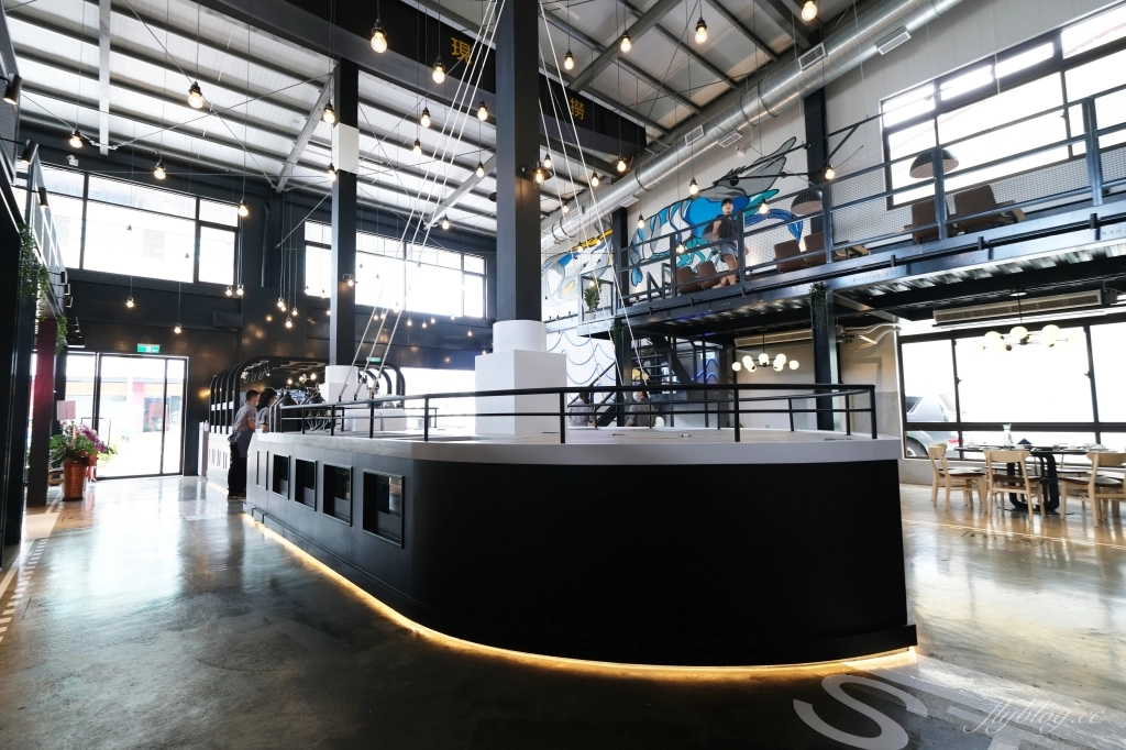 鴻龍宴餐廳：到碼頭吃活蝦料理，整艘大船開進餐廳 @飛天璇的口袋