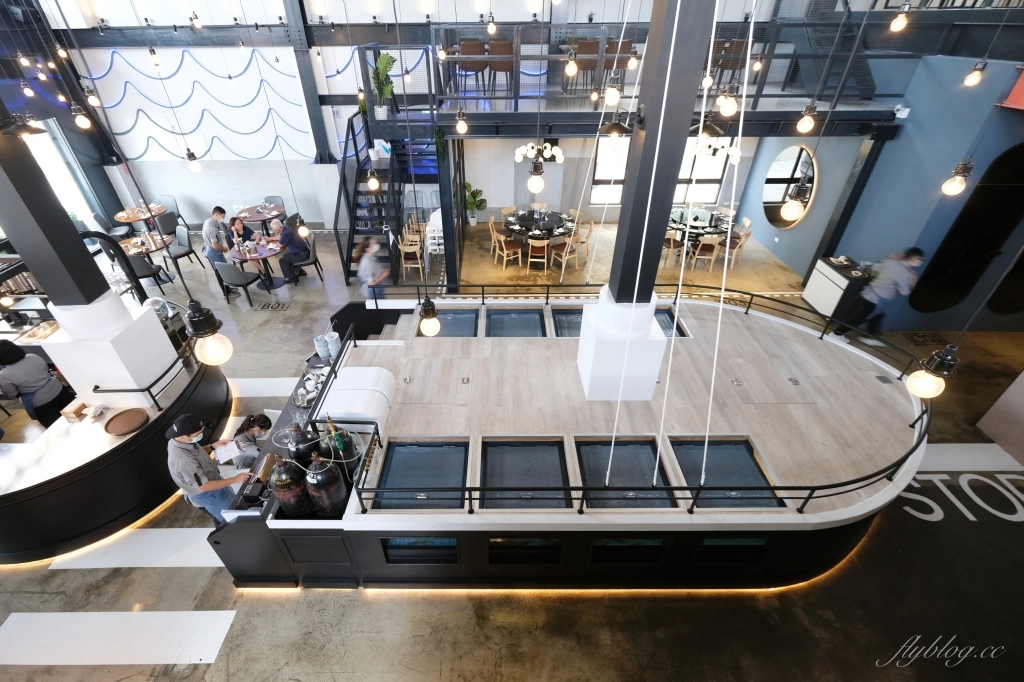 鴻龍宴餐廳：到碼頭吃活蝦料理，整艘大船開進餐廳 @飛天璇的口袋