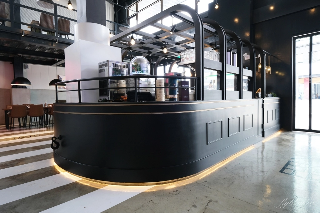 鴻龍宴餐廳：到碼頭吃活蝦料理，整艘大船開進餐廳 @飛天璇的口袋