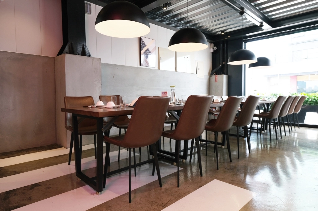 鴻龍宴餐廳：到碼頭吃活蝦料理，整艘大船開進餐廳 @飛天璇的口袋