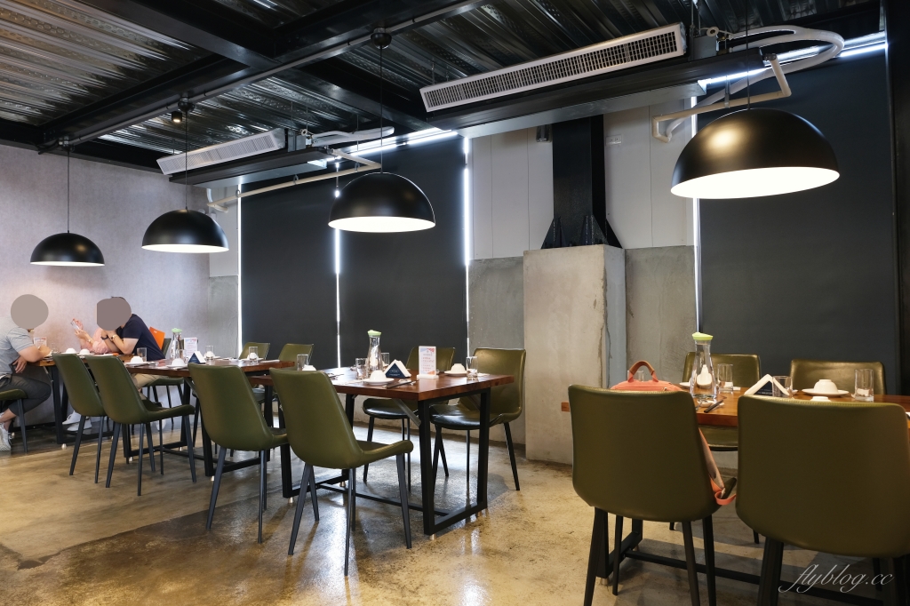 鴻龍宴餐廳：到碼頭吃活蝦料理，整艘大船開進餐廳 @飛天璇的口袋