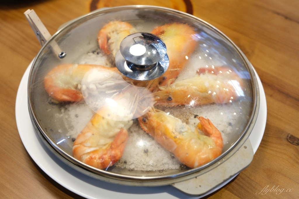 鴻龍宴餐廳：到碼頭吃活蝦料理，整艘大船開進餐廳 @飛天璇的口袋