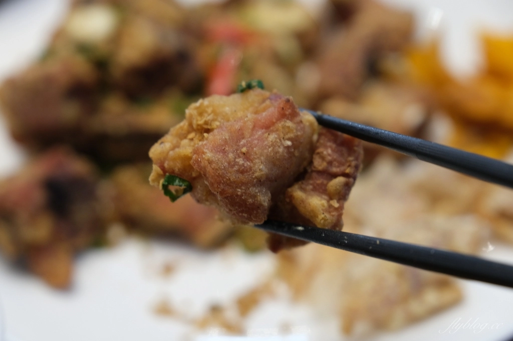 鴻龍宴餐廳：到碼頭吃活蝦料理，整艘大船開進餐廳 @飛天璇的口袋