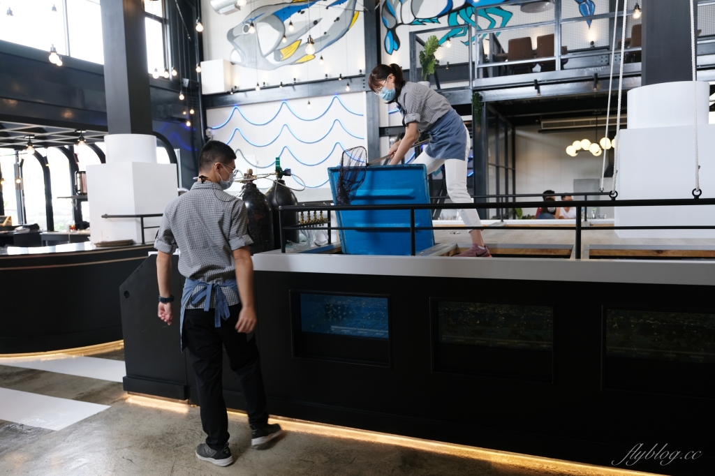 鴻龍宴餐廳：到碼頭吃活蝦料理，整艘大船開進餐廳 @飛天璇的口袋