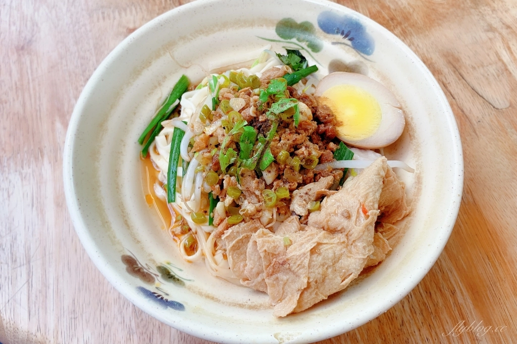 【台中豐原】  一口燜三角圓：豐原廟東老字號小吃美食，營業將近50個年頭 @飛天璇的口袋