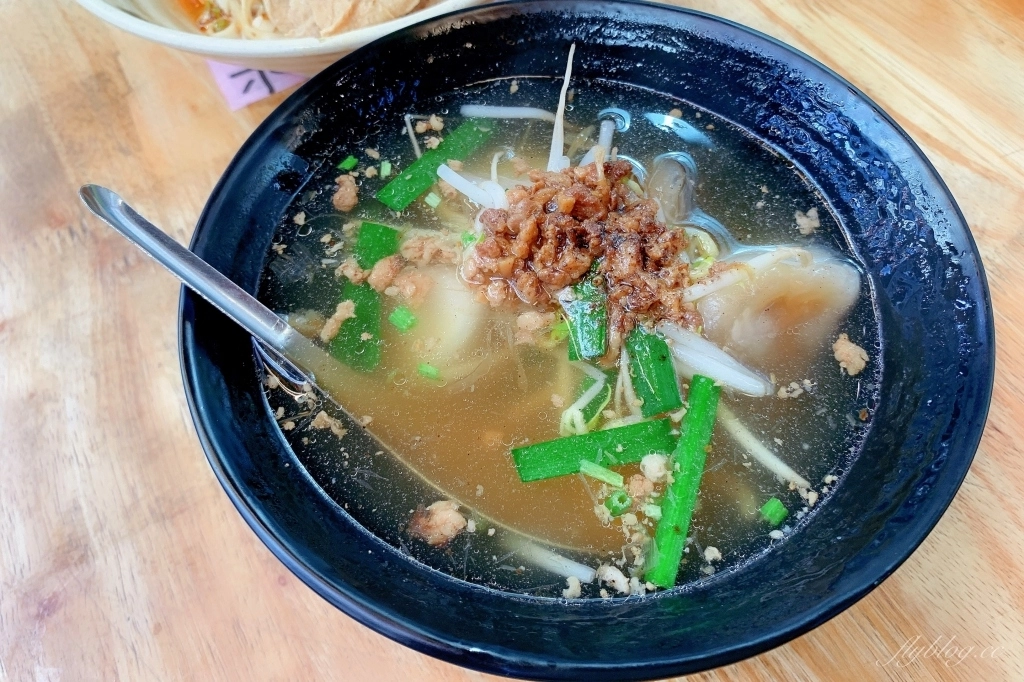 【台中豐原】  一口燜三角圓：豐原廟東老字號小吃美食，營業將近50個年頭 @飛天璇的口袋