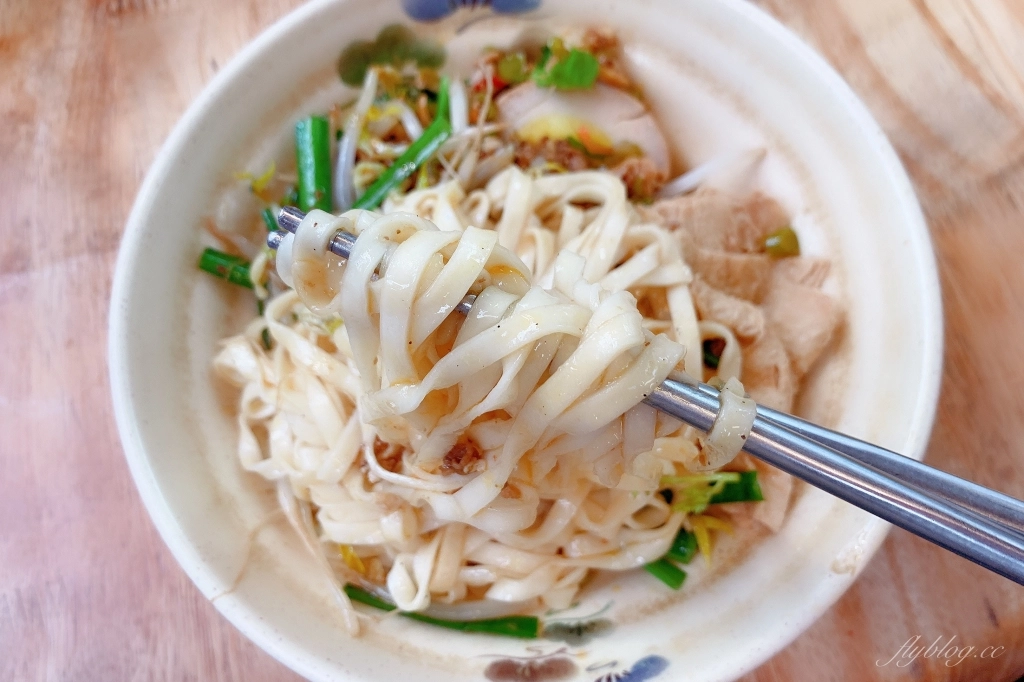 【台中豐原】  一口燜三角圓：豐原廟東老字號小吃美食，營業將近50個年頭 @飛天璇的口袋