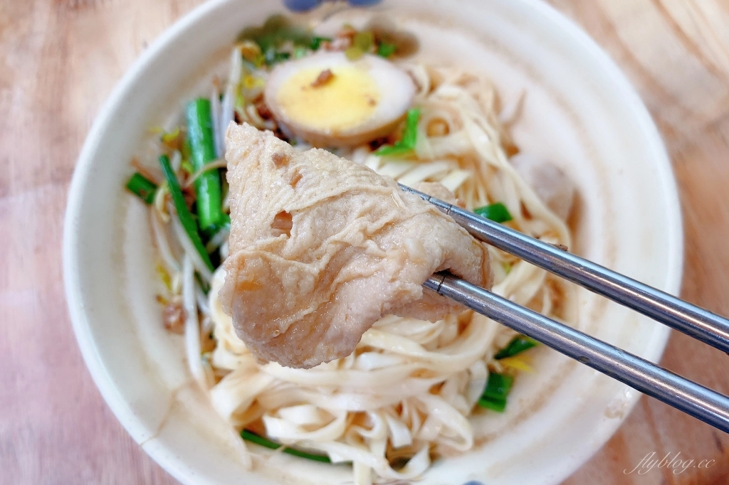 【台中豐原】  一口燜三角圓：豐原廟東老字號小吃美食，營業將近50個年頭 @飛天璇的口袋