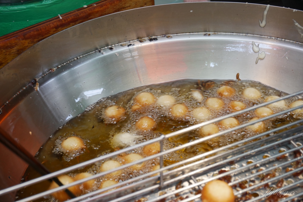 台中豐原｜廟東菱角酥．廟東超人氣排隊美食，光是菱角酥就賣了50年 @飛天璇的口袋