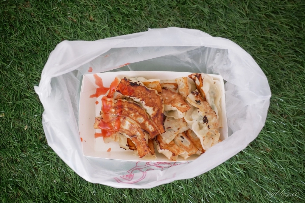 台中東區｜富台鍋貼，一顆只要4元的超CP值鍋貼，台中東區眷村裡的小確幸 @飛天璇的口袋