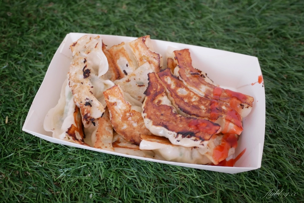 台中東區｜富台鍋貼，一顆只要4元的超CP值鍋貼，台中東區眷村裡的小確幸 @飛天璇的口袋