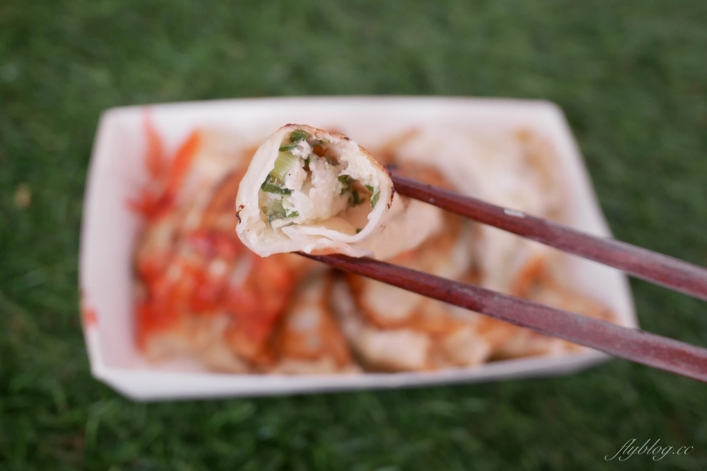 台中東區｜富台鍋貼，一顆只要4元的超CP值鍋貼，台中東區眷村裡的小確幸 @飛天璇的口袋