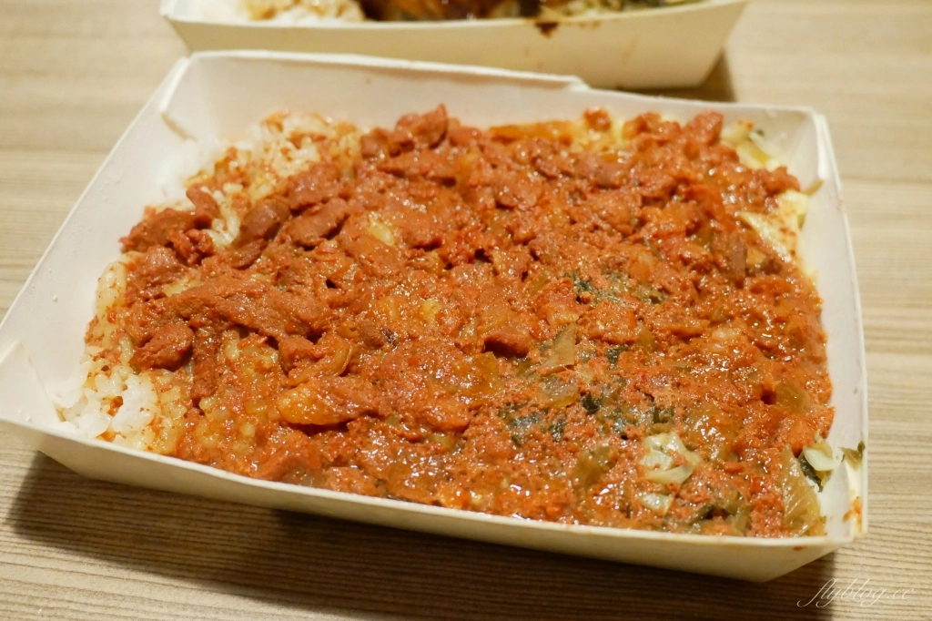 台中西區｜阿彰飯擔．一天只營業四個小時，台中林森路超人氣便當店 @飛天璇的口袋