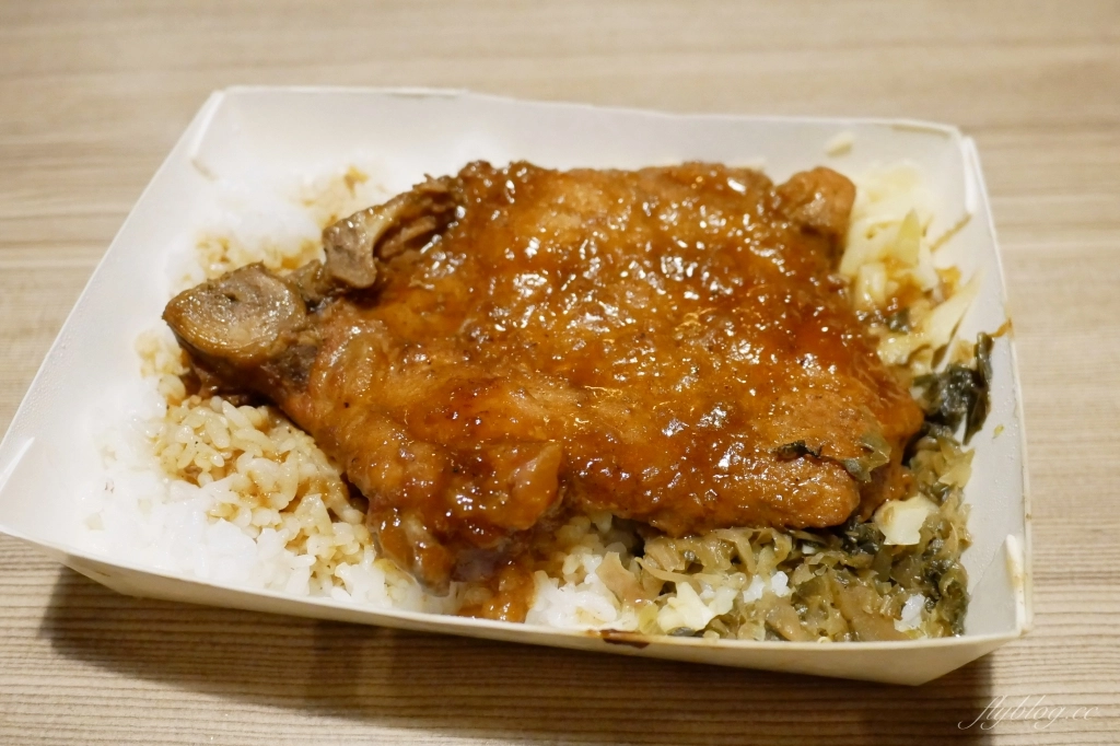 台中西區｜阿彰飯擔．一天只營業四個小時，台中林森路超人氣便當店 @飛天璇的口袋