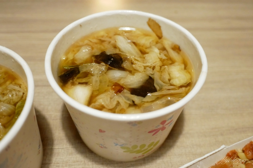 台中西區｜阿彰飯擔．一天只營業四個小時，台中林森路超人氣便當店 @飛天璇的口袋