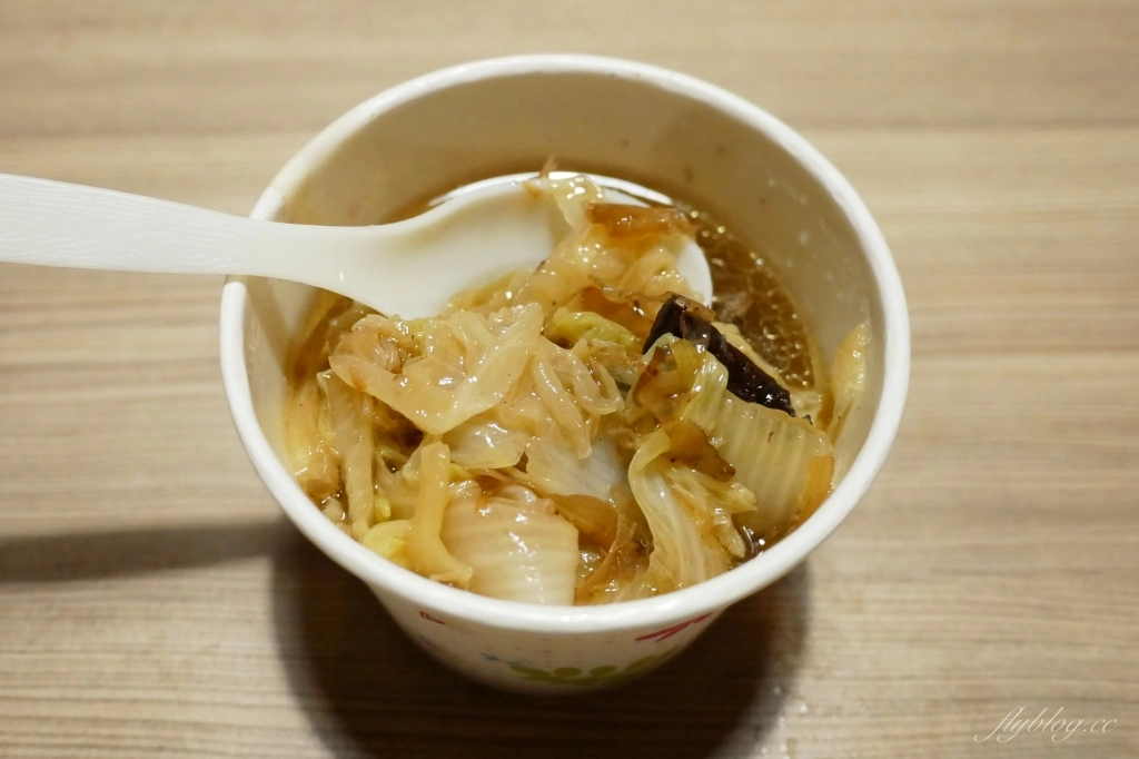 台中西區｜阿彰飯擔．一天只營業四個小時，台中林森路超人氣便當店 @飛天璇的口袋