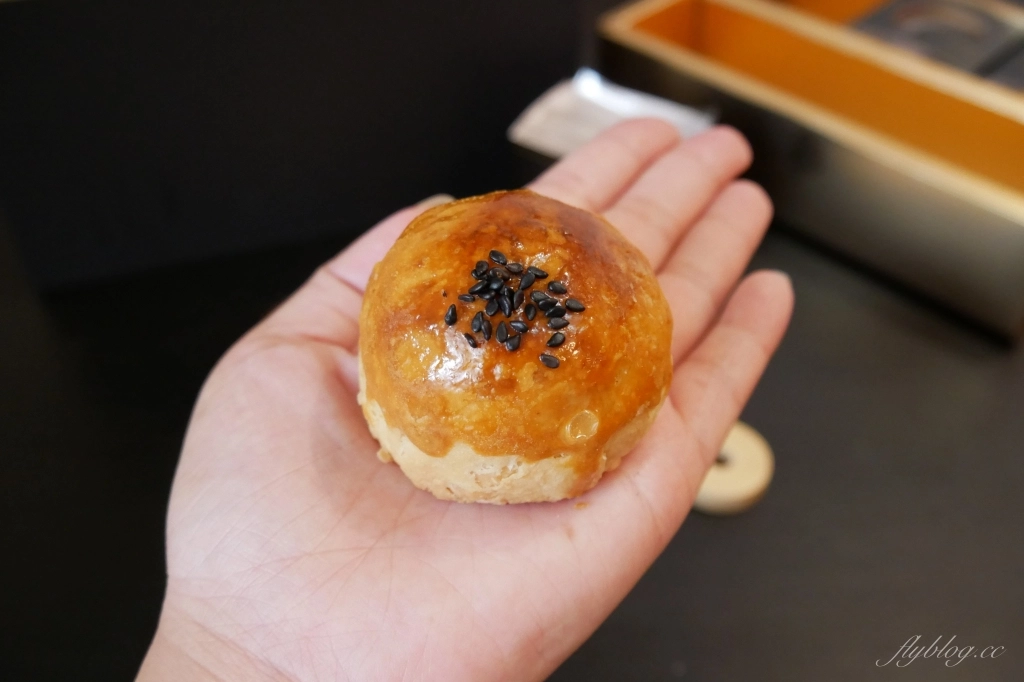 高雄鼓山｜莎士比亞烘焙坊．南台灣身價最貴的心蛋黃酥，來自世界冠軍師傅的好手藝 @飛天璇的口袋