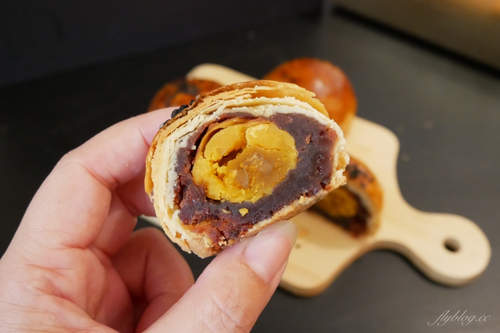 高雄鼓山｜莎士比亞烘焙坊．南台灣身價最貴的心蛋黃酥，來自世界冠軍師傅的好手藝 @飛天璇的口袋