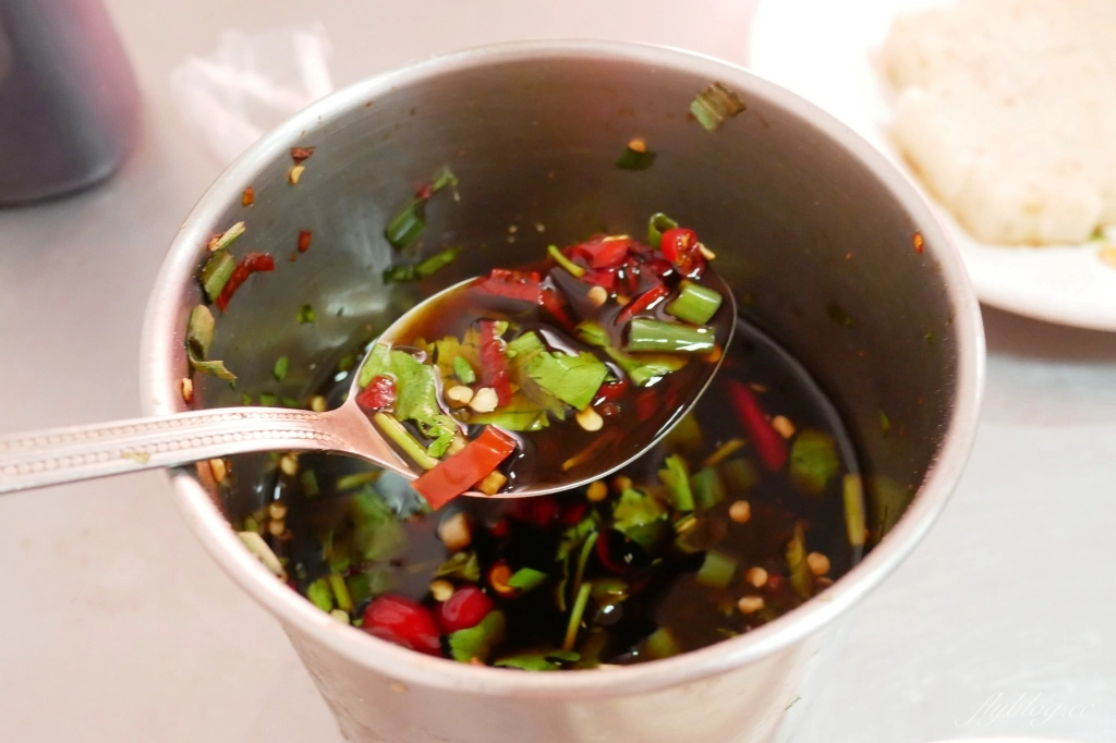 【台中東區】力行早點,台中傳統早餐~現擀手工麵皮蛋餅x金黃爆量韭菜盒子 @飛天璇的口袋 【台中東區】力行早點,台中傳統早餐~現擀手工麵皮蛋餅x金黃爆量韭菜盒子 @飛天璇的口袋