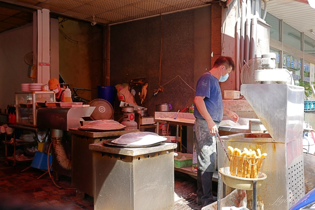 【台中東區】力行早點,台中傳統早餐~現擀手工麵皮蛋餅x金黃爆量韭菜盒子 @飛天璇的口袋 【台中東區】力行早點,台中傳統早餐~現擀手工麵皮蛋餅x金黃爆量韭菜盒子 @飛天璇的口袋