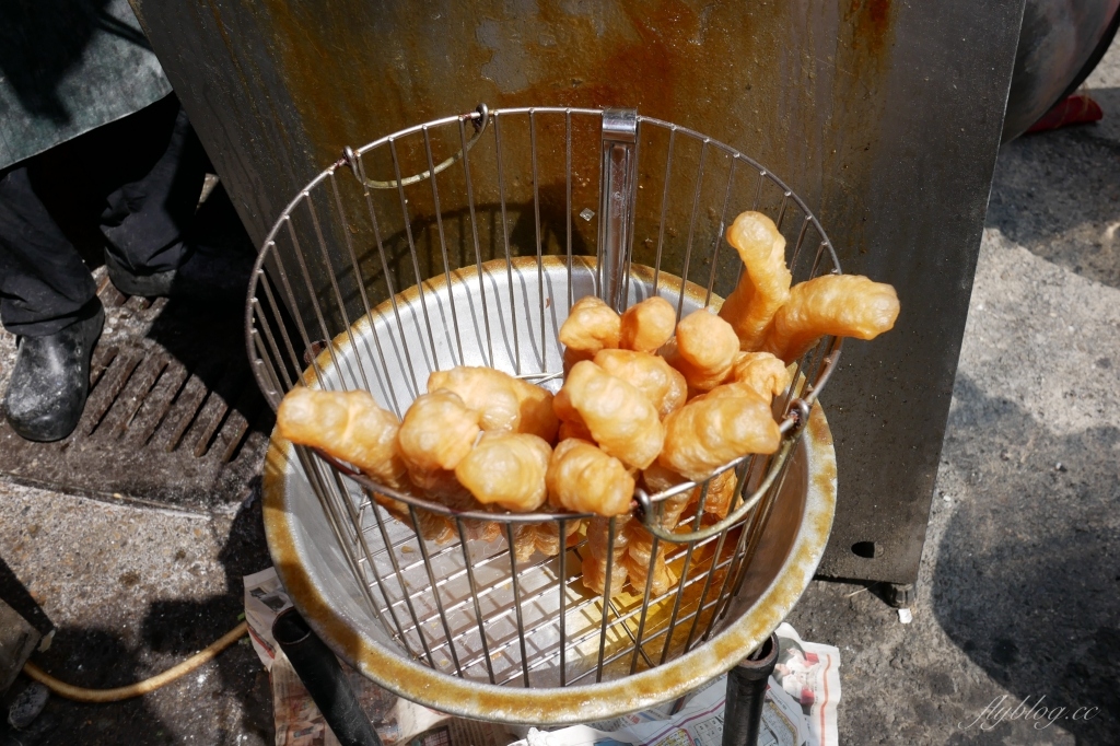 【台中東區】力行早點，台中傳統早餐~現擀手工麵皮蛋餅x金黃爆量韭菜盒子 @飛天璇的口袋