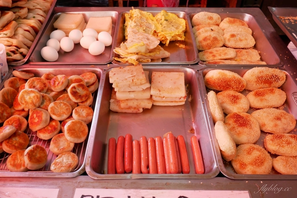 【台中東區】力行早點,台中傳統早餐~現擀手工麵皮蛋餅x金黃爆量韭菜盒子 @飛天璇的口袋 【台中東區】力行早點,台中傳統早餐~現擀手工麵皮蛋餅x金黃爆量韭菜盒子 @飛天璇的口袋