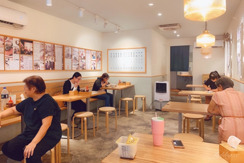 台中中區｜丁山肉丸．第二市場百年老店，充滿文青風的肉圓店 @飛天璇的口袋