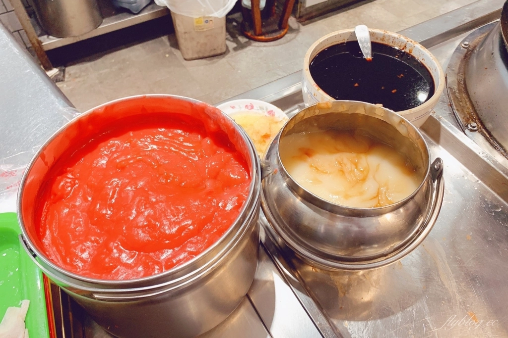 台中中區｜丁山肉丸．第二市場百年老店，充滿文青風的肉圓店 @飛天璇的口袋