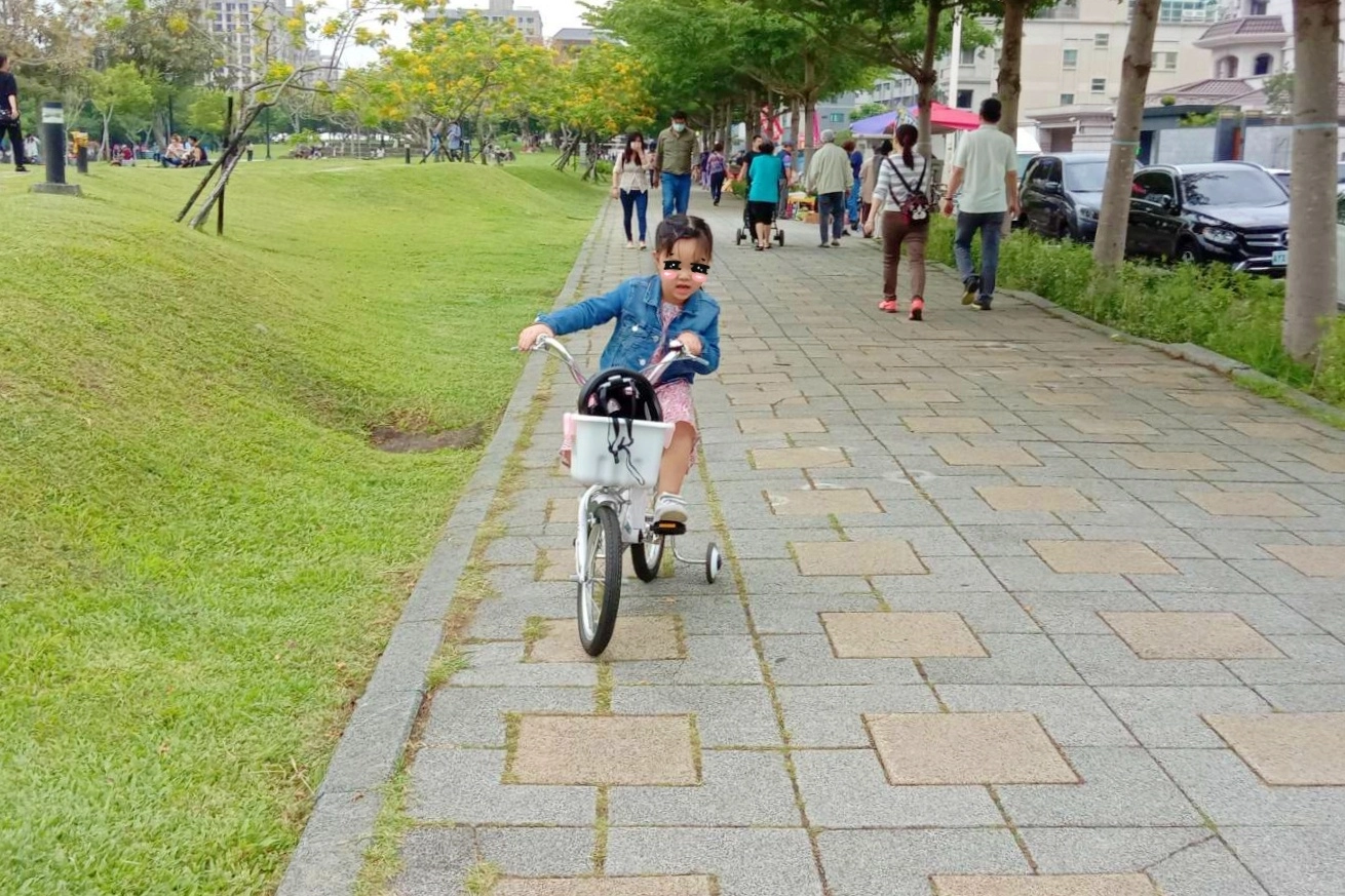 【彰化鹿港】 花鹿鹿玩具倉庫：中台灣占地超過200坪，小孩子的玩具天堂 @飛天璇的口袋