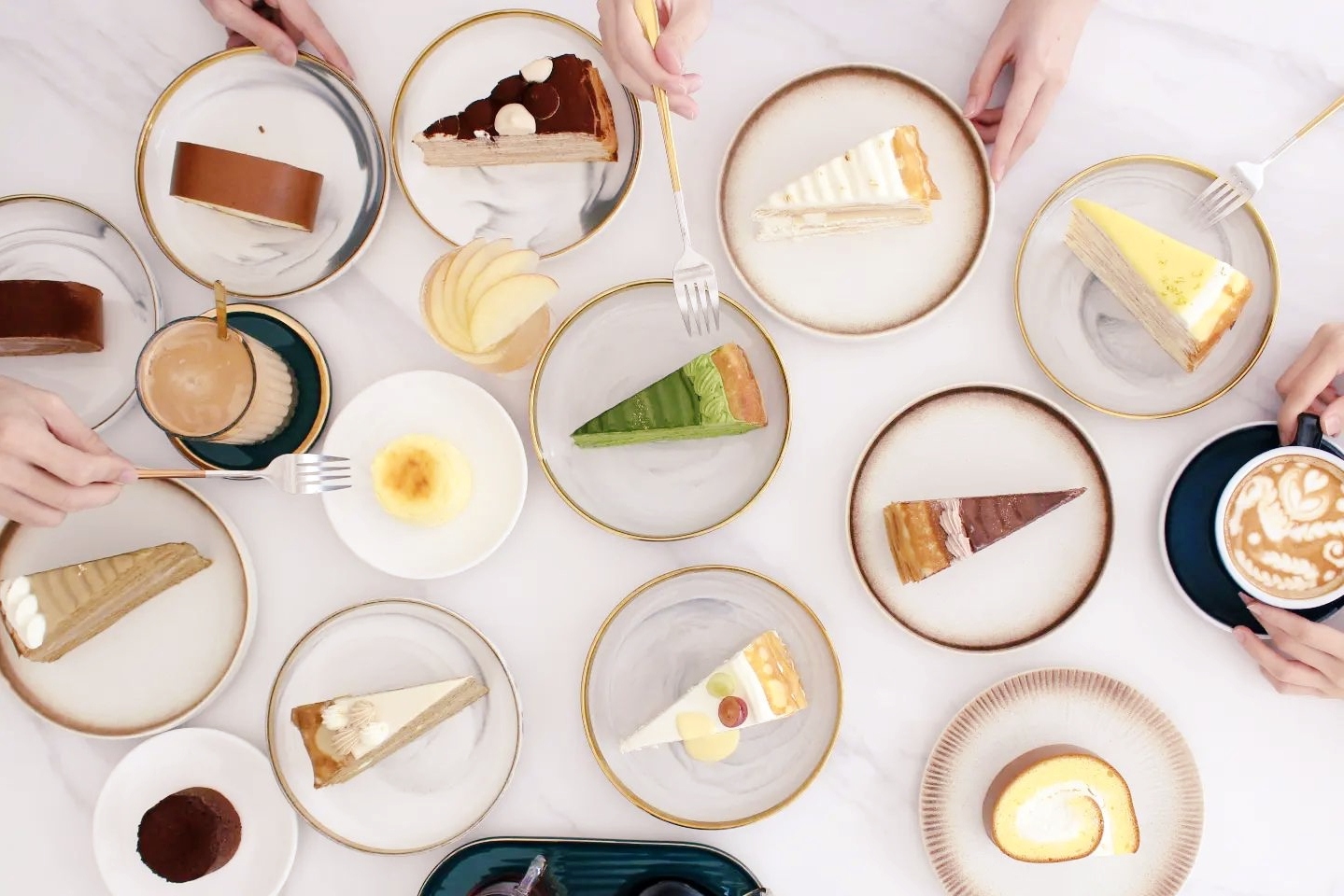 台中北區｜香緹果子咖啡館．個人心中台中最強千層蛋糕，推薦季節水果千層和泡芙捲 @飛天璇的口袋