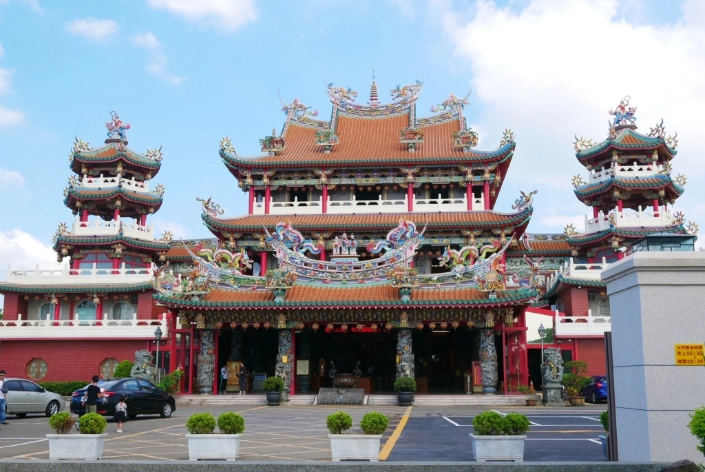 龍潭大池｜龍潭情侶約會和親子旅遊好地方，湖景木棧道、天鵝船遊湖、賞夕陽美景 @飛天璇的口袋