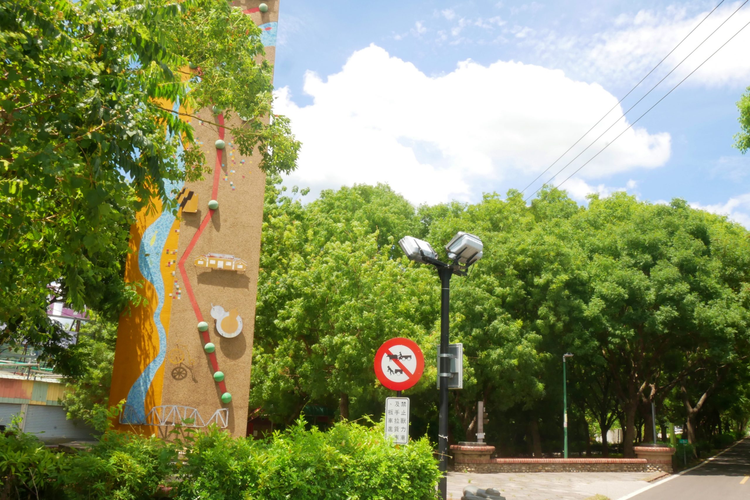 【台中豐原】 200 days：位於東豐綠色走廊旁的純白建築，IG熱門拍照打卡景點 @飛天璇的口袋