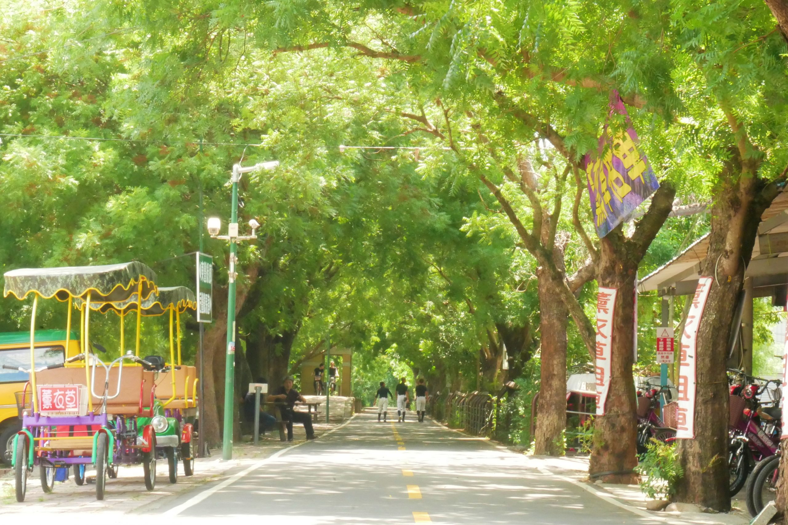 【台中豐原】 200 days：位於東豐綠色走廊旁的純白建築，IG熱門拍照打卡景點 @飛天璇的口袋