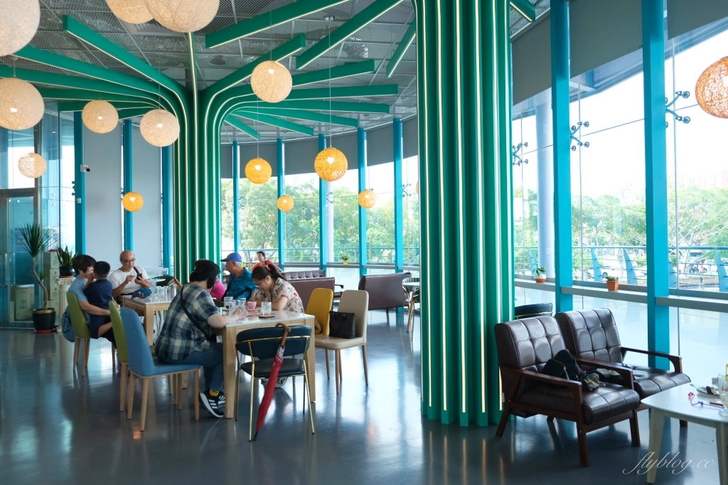 【桃園龍潭】龍咖啡，龍潭大池旁玻璃屋咖啡館，桃園漂亮景觀餐廳龍咖啡 @飛天璇的口袋