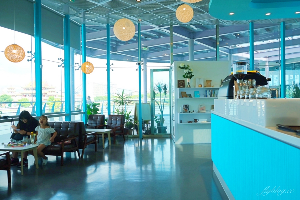 龍潭大池｜龍潭情侶約會和親子旅遊好地方，湖景木棧道、天鵝船遊湖、賞夕陽美景 @飛天璇的口袋