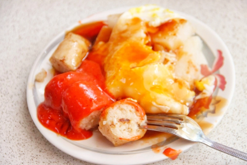 【台中中區】  王家菜頭粿糯米腸：第二市場最超人氣排隊美食，觀光客的最愛！ @飛天璇的口袋