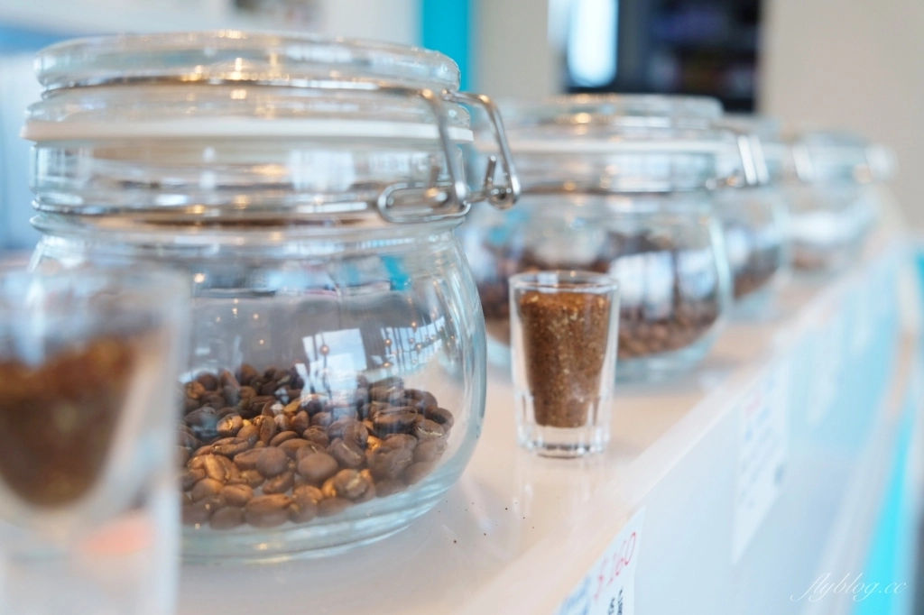 【桃園龍潭】龍咖啡，龍潭大池旁玻璃屋咖啡館，桃園漂亮景觀餐廳龍咖啡 @飛天璇的口袋