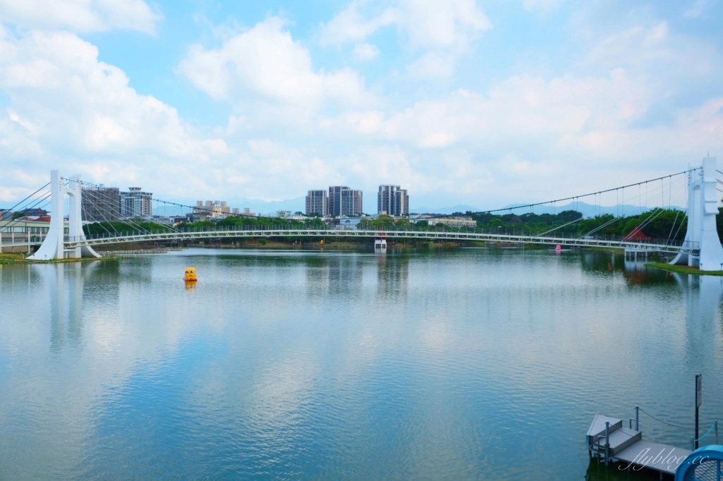 【桃園龍潭】龍咖啡，龍潭大池旁玻璃屋咖啡館，桃園漂亮景觀餐廳龍咖啡 @飛天璇的口袋