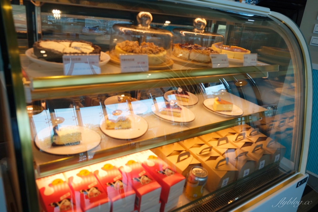 【桃園龍潭】龍咖啡，龍潭大池旁玻璃屋咖啡館，桃園漂亮景觀餐廳龍咖啡 @飛天璇的口袋