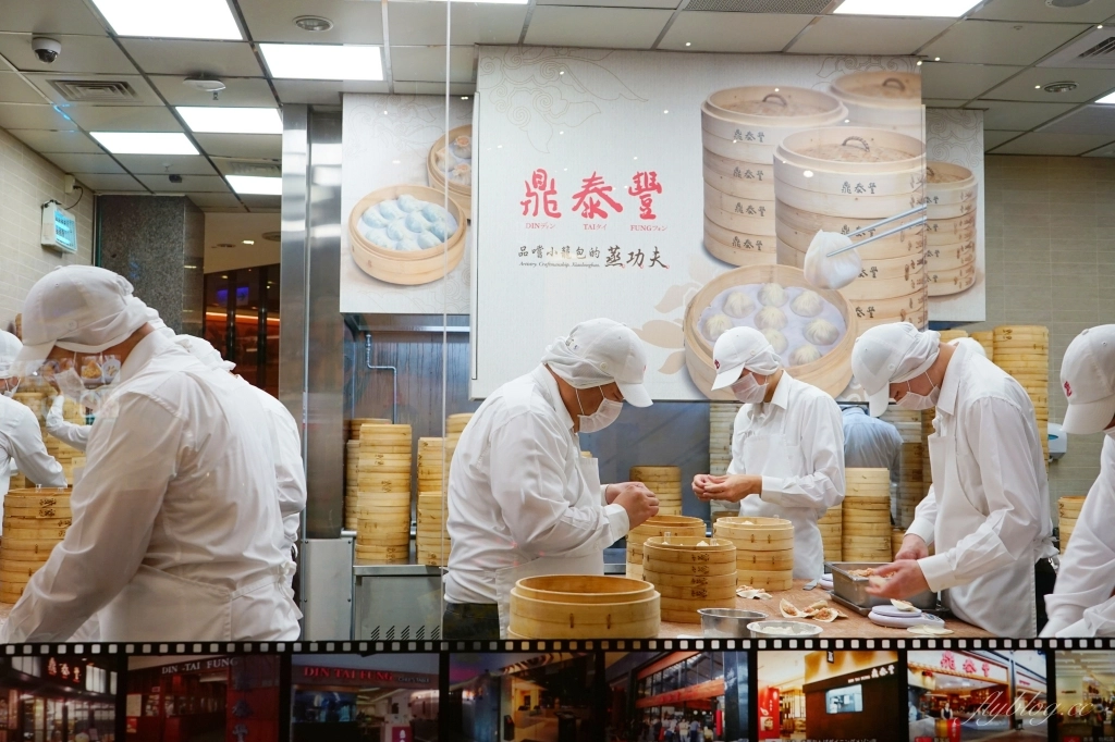 台中西屯｜鼎泰豐．被紐約時報推薦為「世界十大美食餐廳」，黃金18摺21克比例的小籠包 @飛天璇的口袋