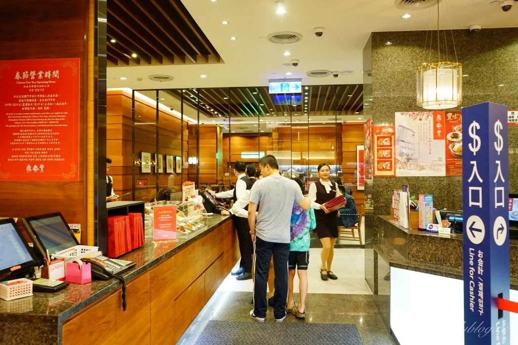 台中西屯｜鼎泰豐．被紐約時報推薦為「世界十大美食餐廳」，黃金18摺21克比例的小籠包 @飛天璇的口袋