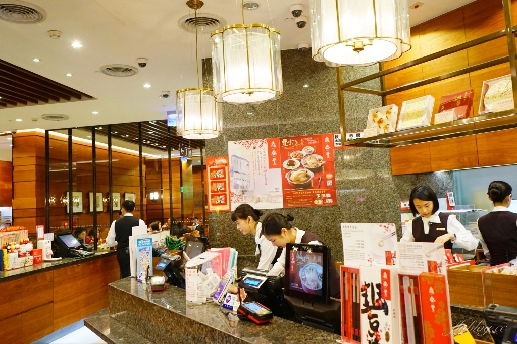 台中西屯｜鼎泰豐．被紐約時報推薦為「世界十大美食餐廳」，黃金18摺21克比例的小籠包 @飛天璇的口袋