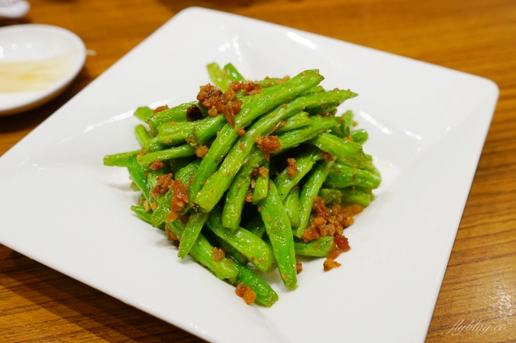 台中西屯｜鼎泰豐．被紐約時報推薦為「世界十大美食餐廳」，黃金18摺21克比例的小籠包 @飛天璇的口袋